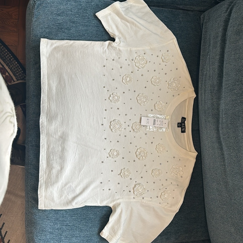 NWT! J CREW Cropped Tshirt with Crochet with floral appliqeacut - Picture 2 of 5